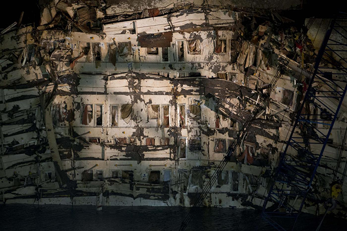 costa-concordia-raddrizzata
