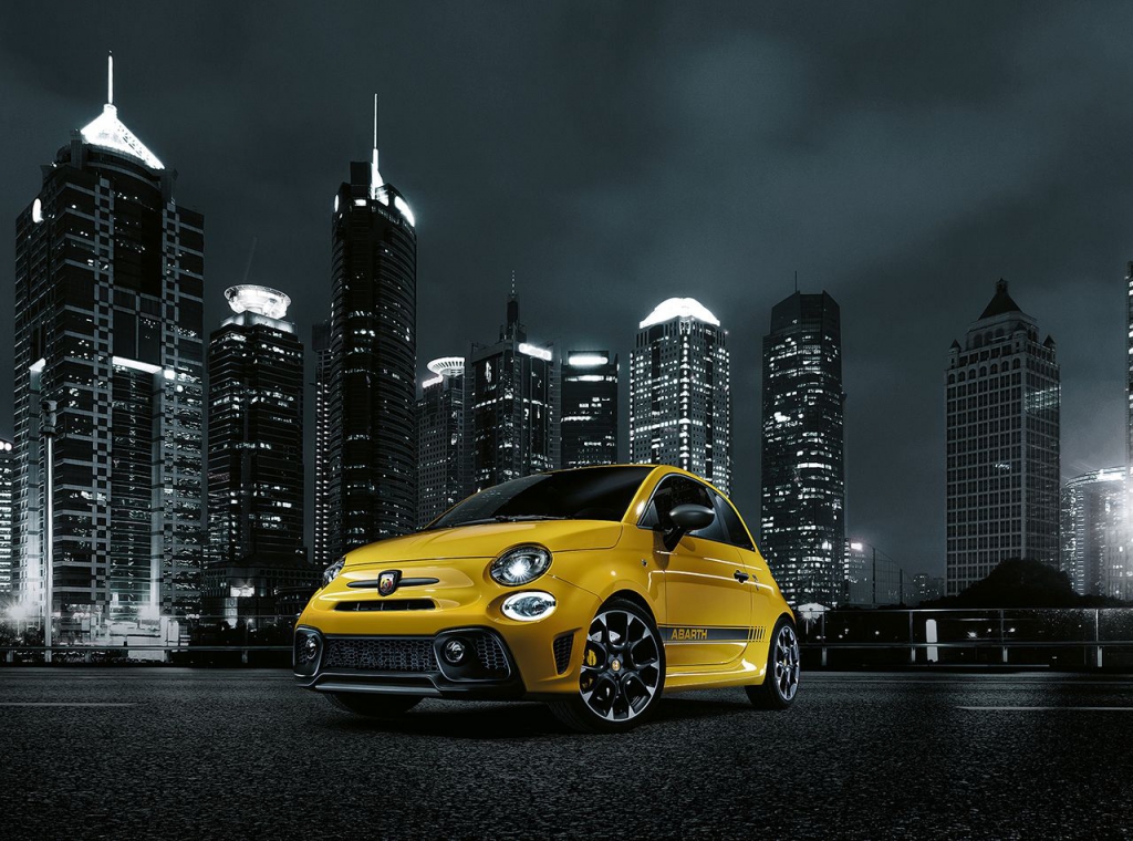 Abarth 695: nuova gamma e dotazioni