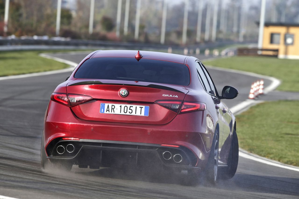 Alfa-Romeo-Giulia-Quadrifoglio