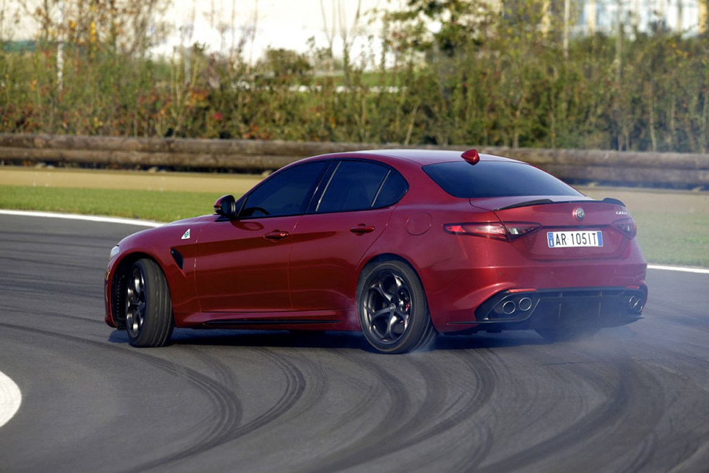 Alfa-Romeo-Giulia-Quadrifoglio