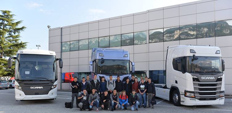 I ragazzi del quarto anno del Cfp Enaip di Villazzano in visita presso la sede di Italscania