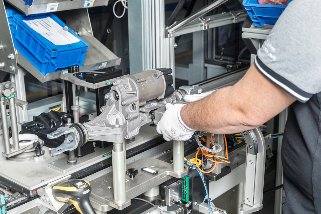 Produzione meccatronica ad alta tecnologia: la produzione AKC nello stabilimento ZF di Lebring, che ora svolge anche attività ingegneristiche di sviluppo prodotto