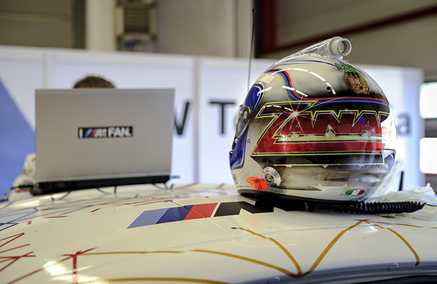 Alex Zanardi torna alle corse, alla guida di una BMW M6 GT3