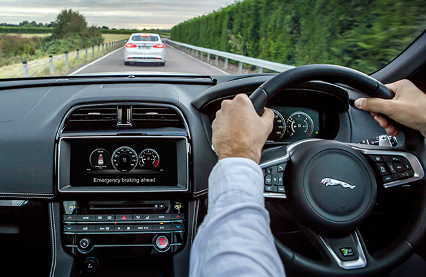 Jaguar Land Rover punta alla guida autonoma