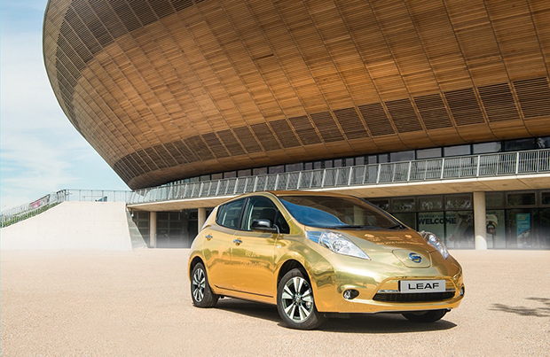 Nissan Leaf dorata
