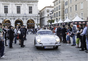 Hans-Joachim Stuck partecipa alla Mille Miglia alla guida della porsche 356
