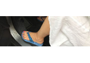 Infradito si, infadito no: la legge non punisce chi si mette alla guida con scarpe aperte