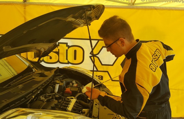 Olio motore: sai cosa accade se non lo controlli?