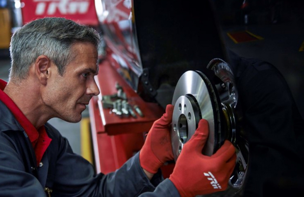 “Guida in sicurezza” controllando i freni