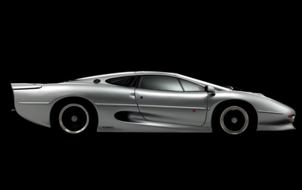Un nuovo ‘paio di scarpe’ per la mitica Jaguar XJ220