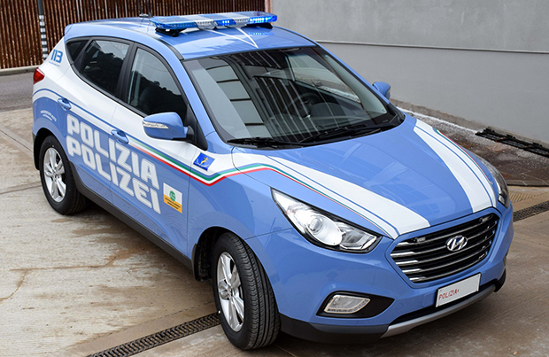 Hyundai ix35 Fuel Cell entra così a far parte del parco mezzi del Compartimento Polizia Stradale!