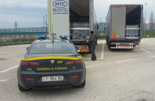 Gasolio di contrabbando, sequestrati 2 autoarticolati