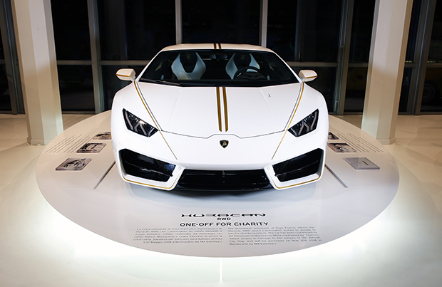 Venduta all’asta la Lamborghini Huracan RWD donata a Papa Francesco