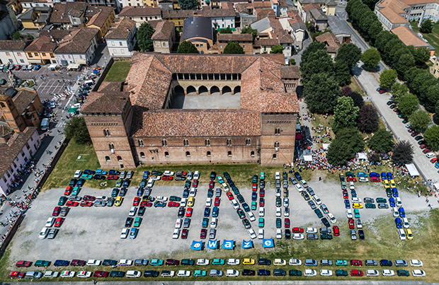Un raduno record quello delle Fiat Panda a Pandino, in provincia di Cremona, evento che ha battuto ogni altro record precedente!