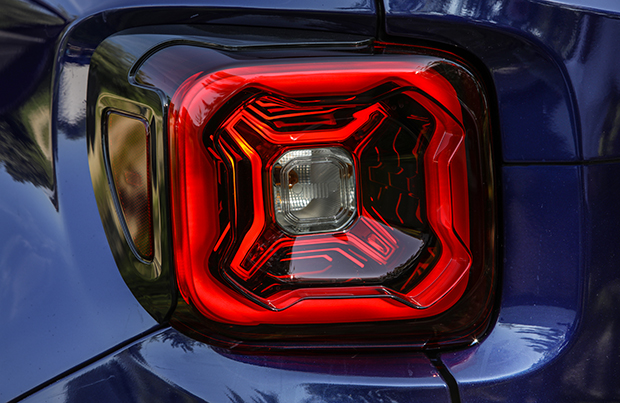 jeep_renegade-my-19_01-5