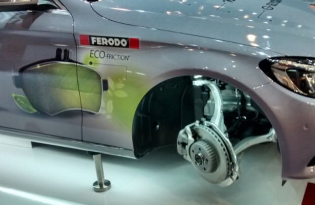 Controlla il gioco del freno per evitare il  surriscaldamento