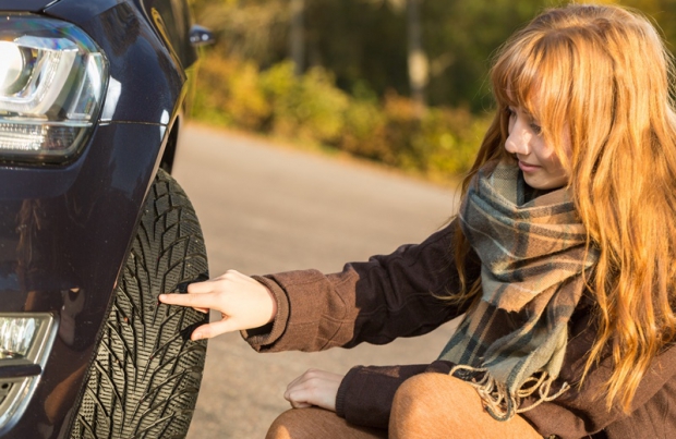 Cambio gomme, controllare la profondità del battistrada non basta