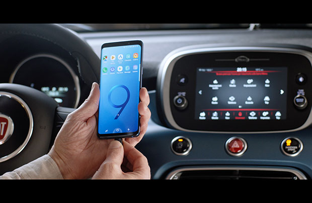 La nuova Fiat 500 rende omaggio al nuovo Samsung Galaxy S9