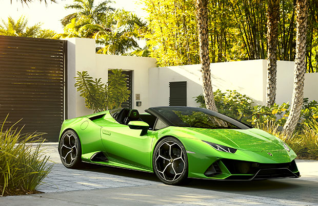 Il marchio Lamborghini veloce anche sui social…