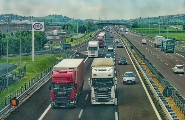 Calano le emissioni di CO2 da benzina e gasolio per autotrazione