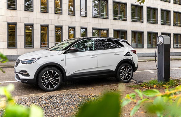 Opel Grandland X PHEV a trazione anteriore
