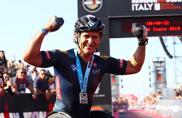 Alex Zanardi vittima di un gravissimo incidente con la sua handbike
