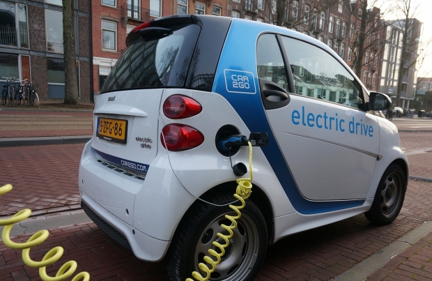 Come riparare auto elettriche ed ibride?
