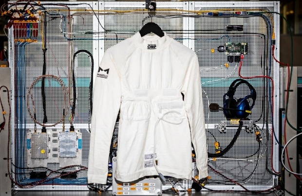 Maglia biometrica che misura le performance dei piloti