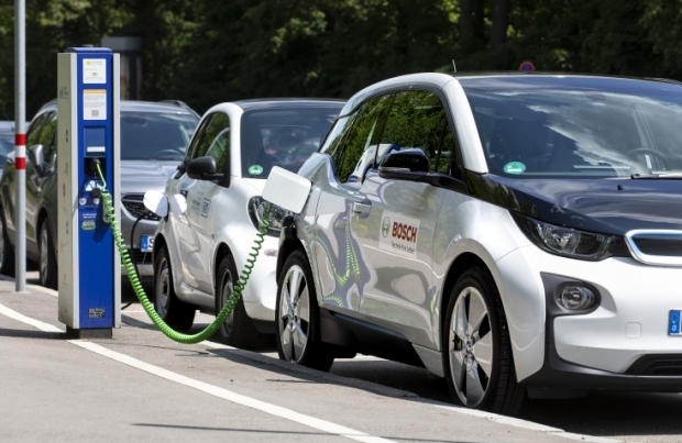 Ricaricare l’auto elettrica: un gioco da ragazzi