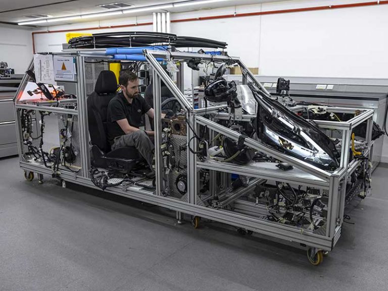 Auto elettriche: Nissan si prepara ad una svolta epocale