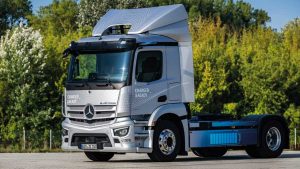 Mercedes-Benz eActros City Tractor