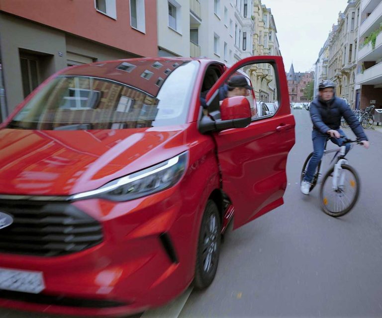 Ford Exit Warning: prevenire incidenti con ciclisti e motociclisti