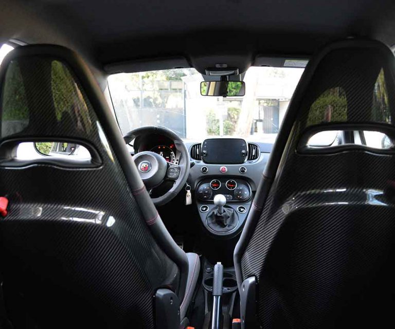 Come fare per mantenere gli interni della tua auto puliti