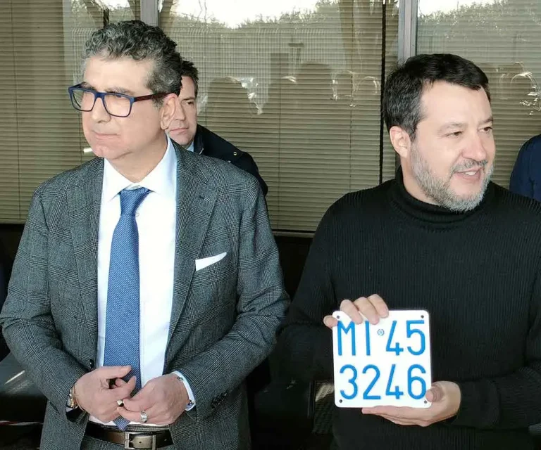 Consegnata dal Ministro Salvini la prima targa storica