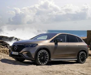 Stop alla produzione di auto elettriche per Mercedes