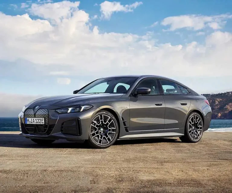 Nuova BMW i4: elettrica, connessa e performante
