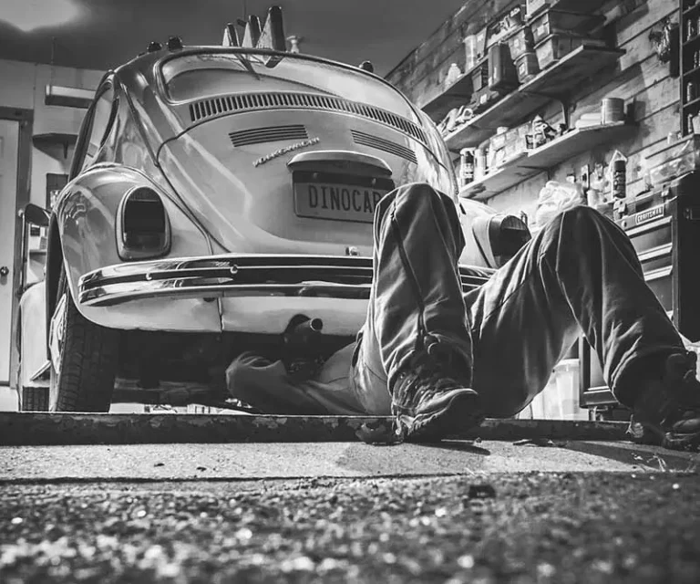 Cassetta degli attrezzi auto: cosa portare per gli imprevisti