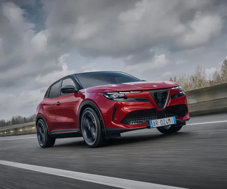 Alfa Romeo Junior: una gamma completa e motori ibridi ed elettrici