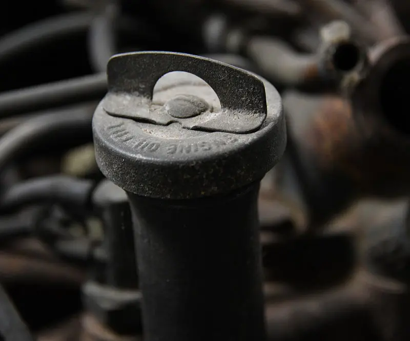 Olio per Auto a Benzina: consigli per la scelta