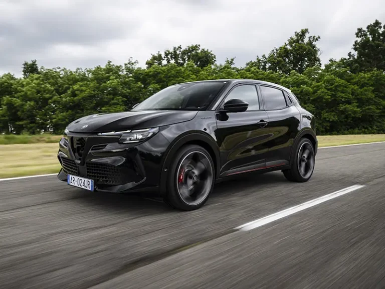 Alfa Romeo: nel 2027 arriverà un Super SUV