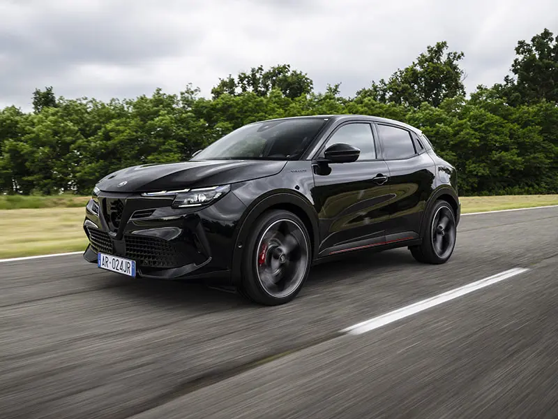 Alfa Romeo: nel 2027 arriverà un Super SUV