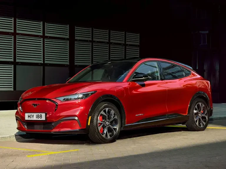 Ford rivede la sua strategia sulle auto elettriche