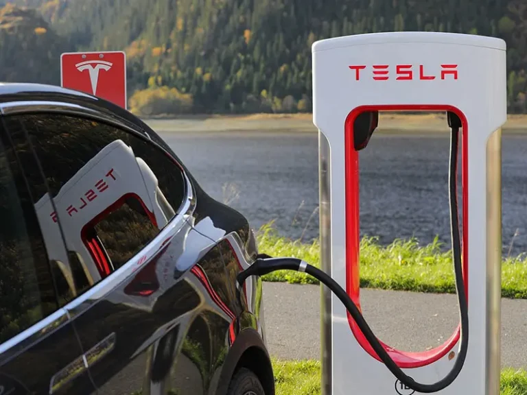 Auto elettriche, nel 2030 si punta al pareggio delle immatricolazioni