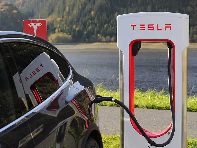 Auto elettriche, nel 2030 si punta al pareggio delle immatricolazioni