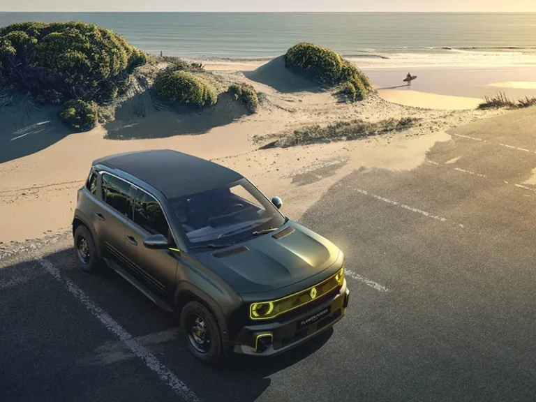 Renault 4 E-Tech, l’auto elettrica che rende omaggio al passato
