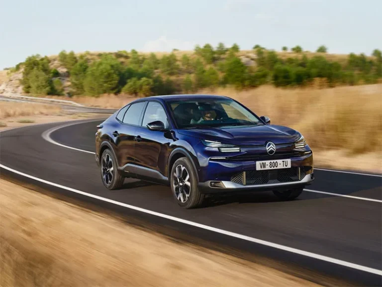 Citroen C4 2025, nel segno del concept OLI