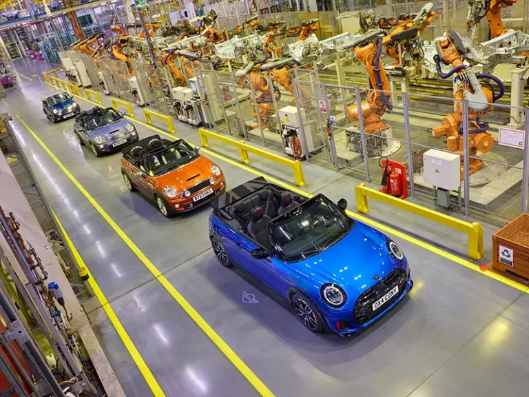 BMW, auto con guida autonoma all’interno degli stabilimenti