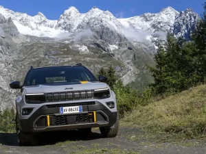 Jeep Avenger 4xe , integrale, ibrido e sostenibile