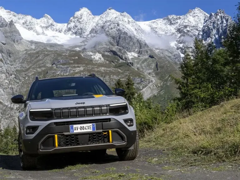 Jeep Avenger 4xe , integrale, ibrido e sostenibile