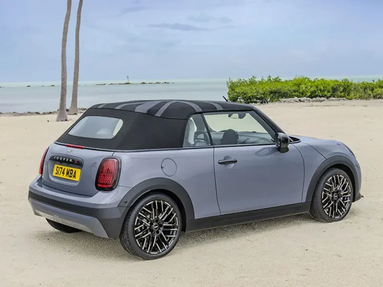 MINI Cooper S Cabrio, sportiva, elegante e fashion